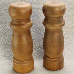 Clover Salt and Pepper Shakers Unisex 6in Brown Good SP-380 Wooden Vintage Set